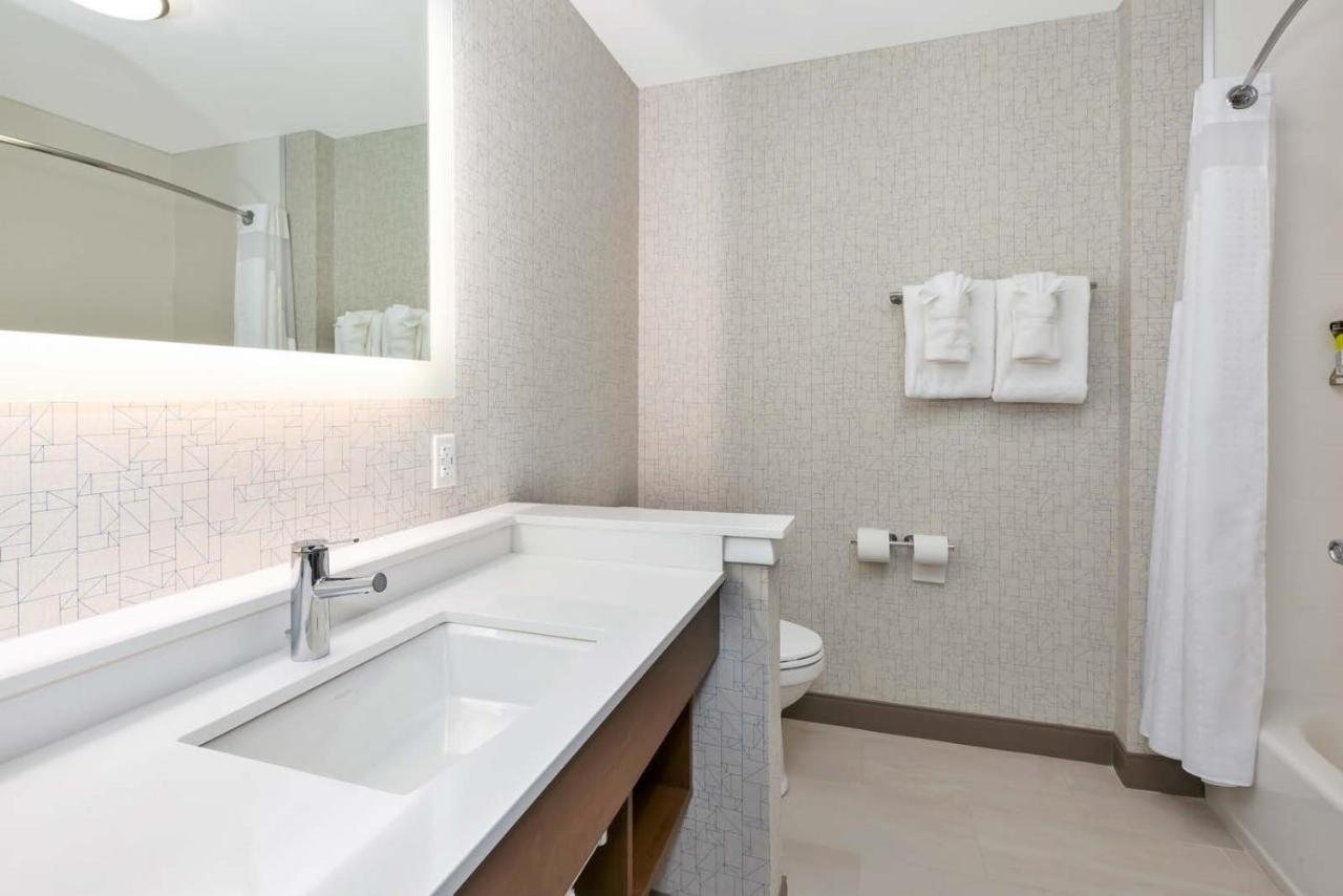 Holiday Inn Express & Suites - Grand Rapids Airport - South By Ihg Екстериор снимка